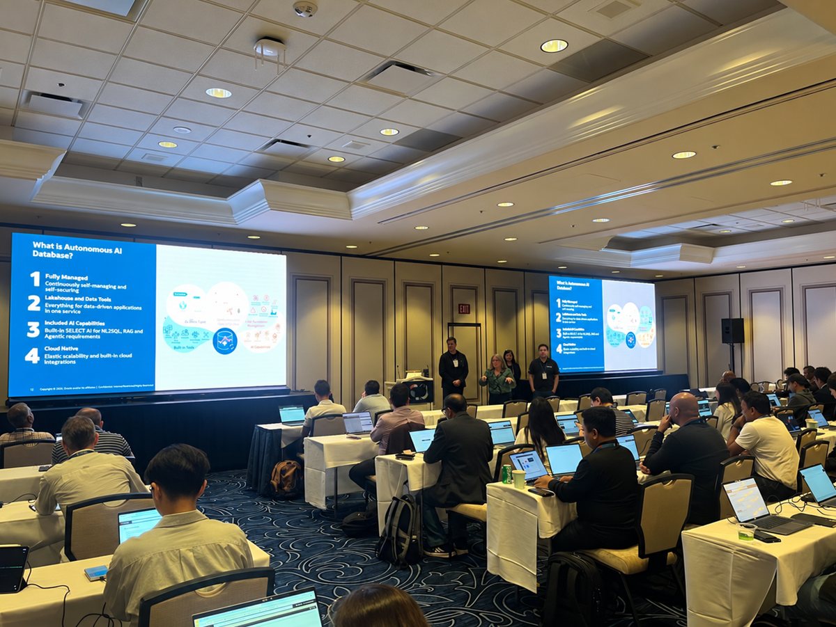 A full room of participants with laptops, and a slide titled What is Autonomous AI Database on the screen